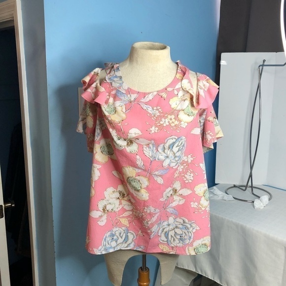 BEAUTIFUL sprig💰SALE 10.00 Cold shoulder - Picture 5 of 8